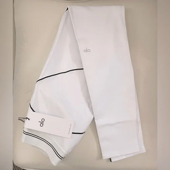 Alo Yoga NWT Airbrush High Waisted Heart Throb White/Black Legging Size L
